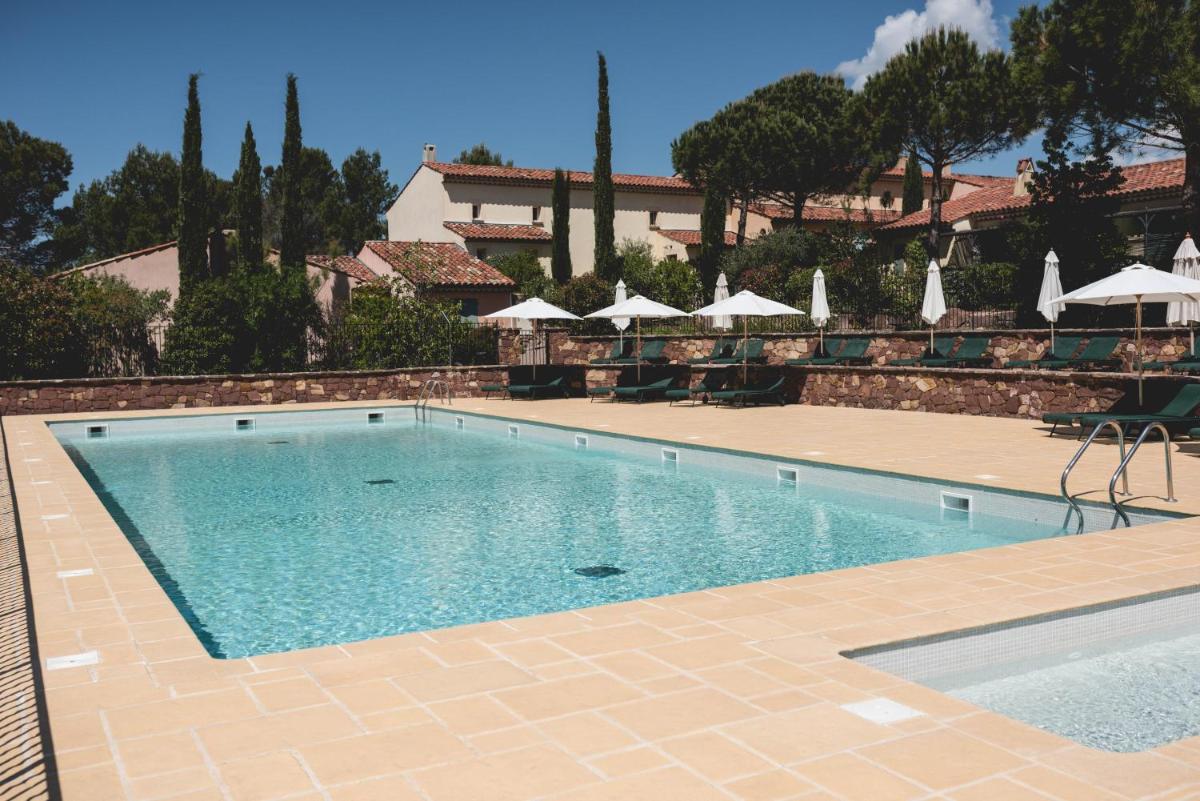 Piscine de l'établissement Les Appartements et Maisons du Domaine de Saint Endréol Golf & Spa Resort ou située à proximité