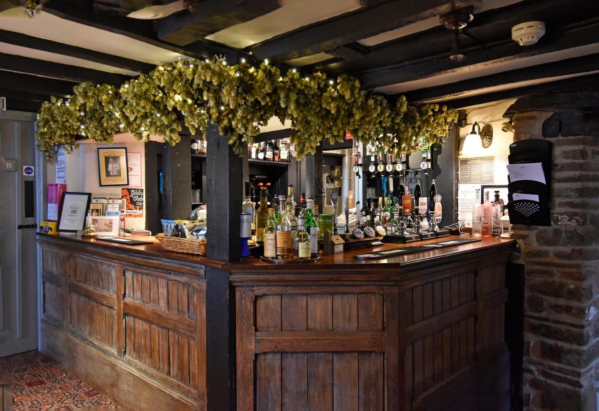 The Old Black Lion - Housity