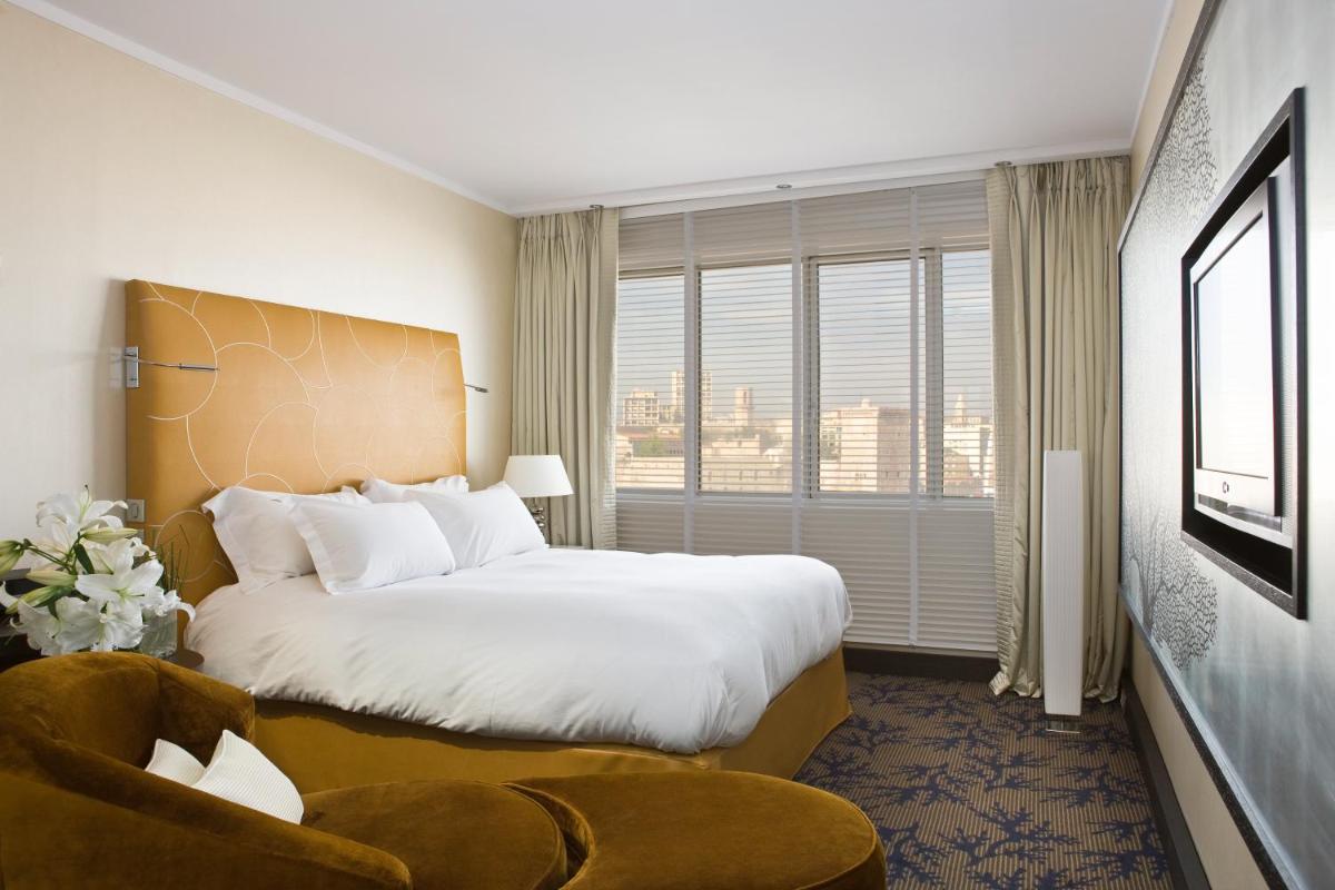 Un ou plusieurs lits dans un hébergement de l'établissement Sofitel Marseille Vieux-Port