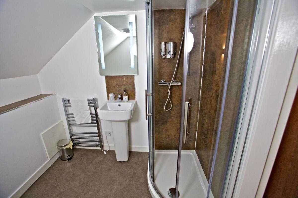 Ferry Inn - Housity