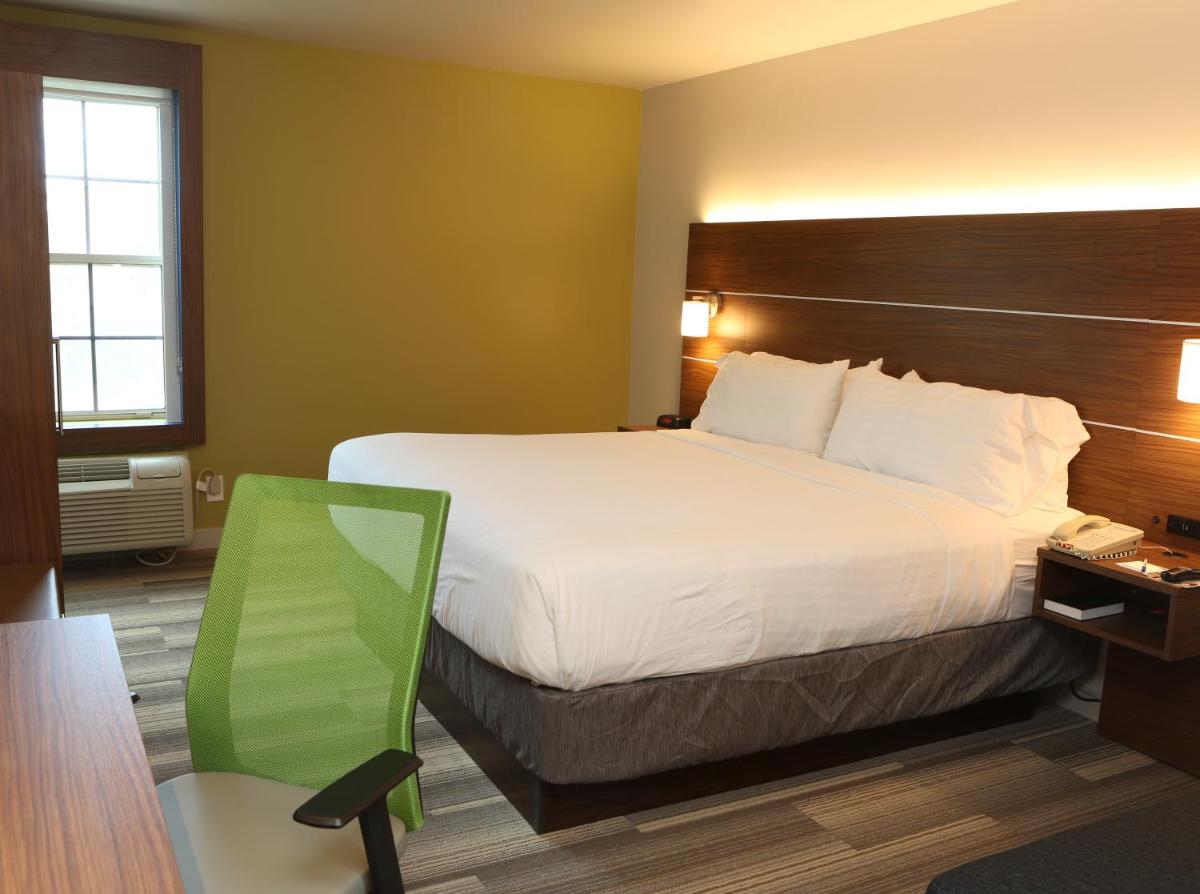 Holiday Inn Express Phoenix-Airport/University Drive, an IHG Hotel - Housity