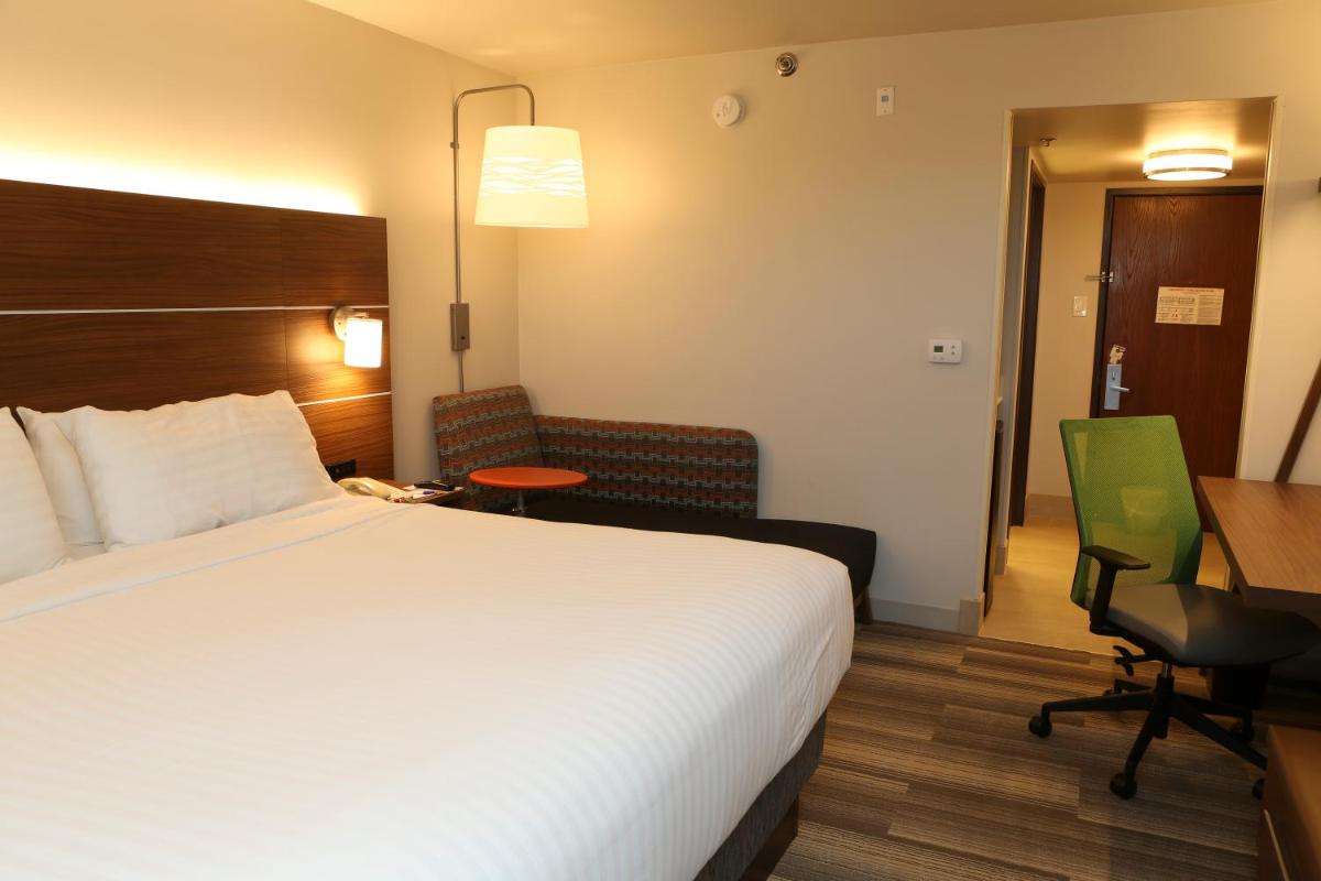 Holiday Inn Express Phoenix-Airport/University Drive, an IHG Hotel - Housity