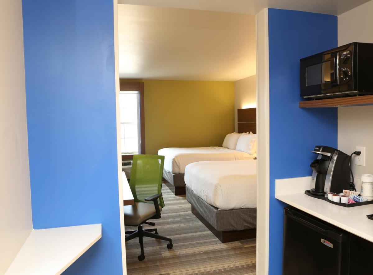 Holiday Inn Express Phoenix-Airport/University Drive, an IHG Hotel - Housity