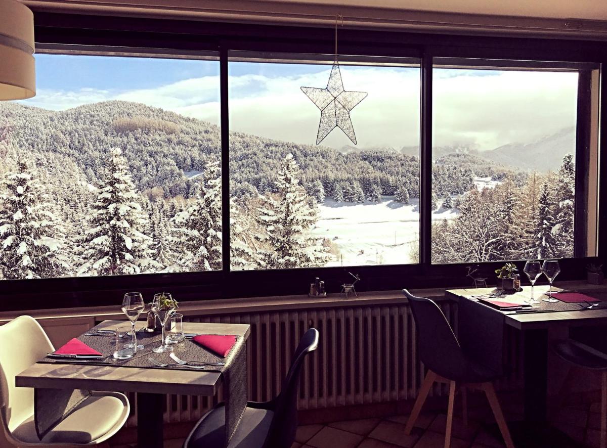 Vue générale sur la montagne ou vue sur la montagne depuis l'hôtel