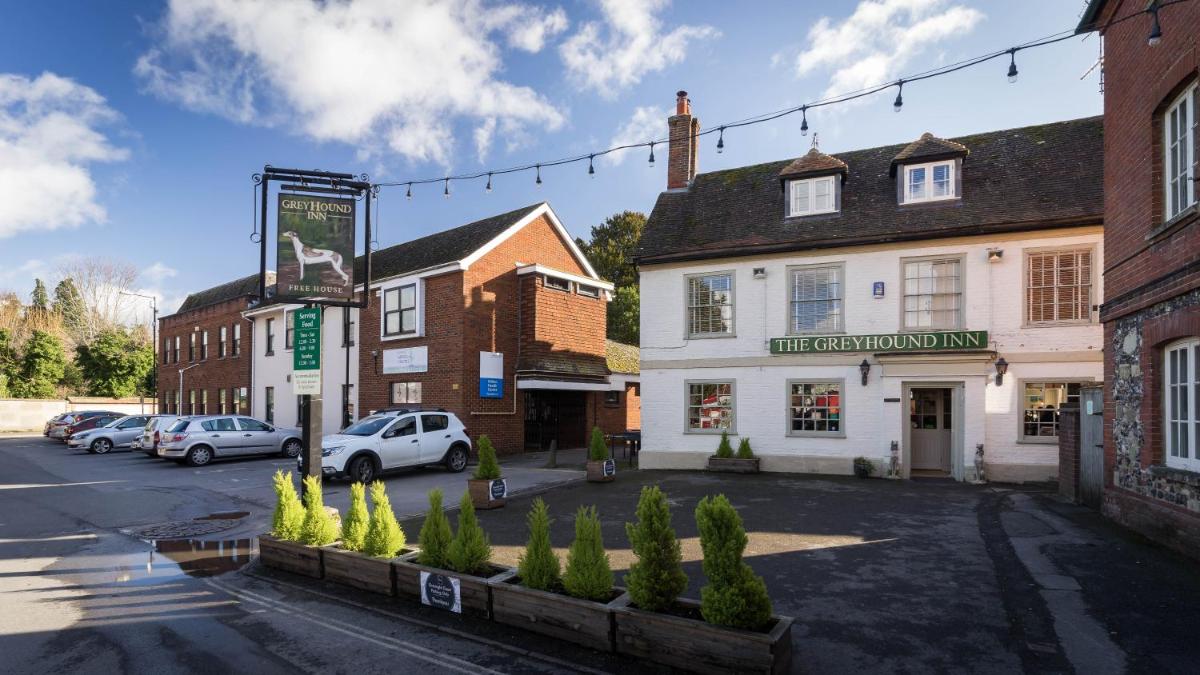 Greyhound Inn Wilton - Housity