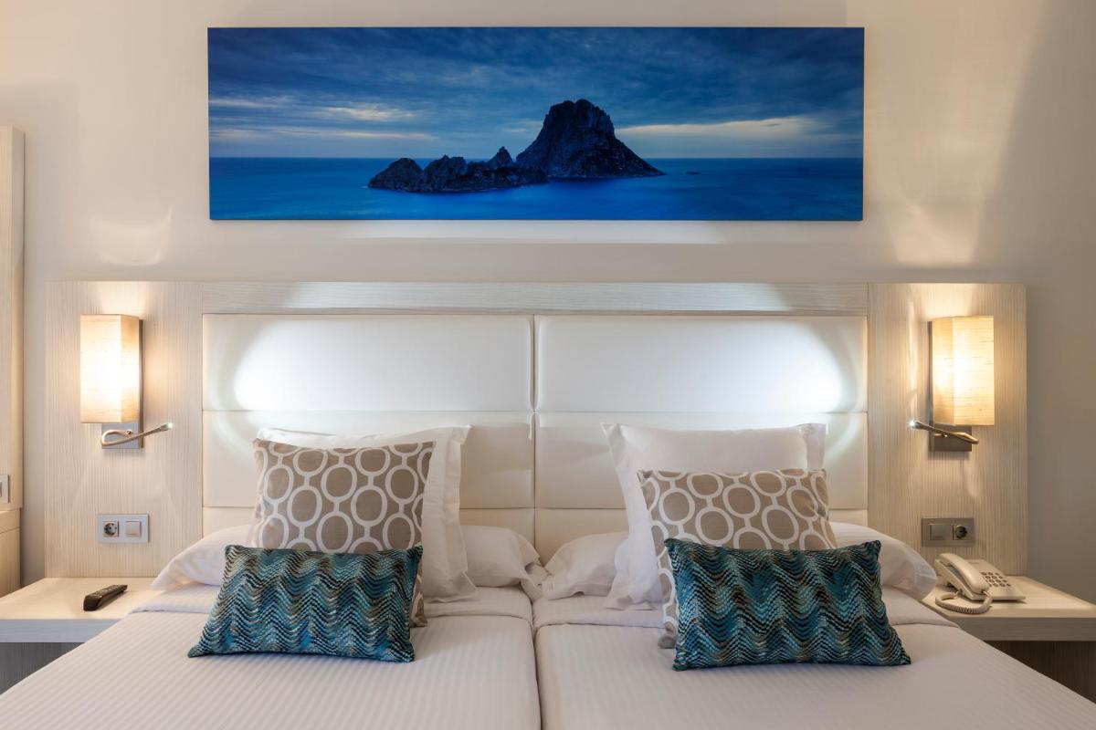 Cama o camas de una habitación en Ibiza Corso Hotel & Spa