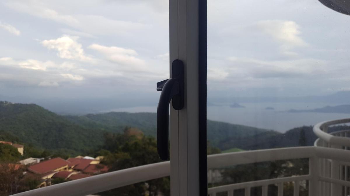 Tagaytay Staycation - Housity