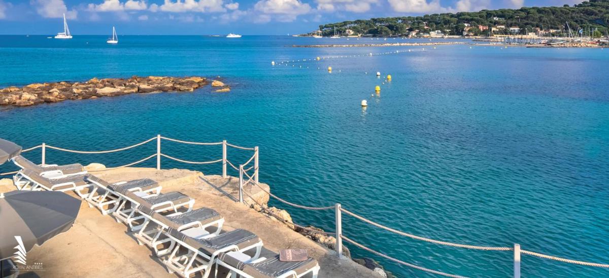 2 bedroom funky apartment in the heart of the old town of Antibes - Housity