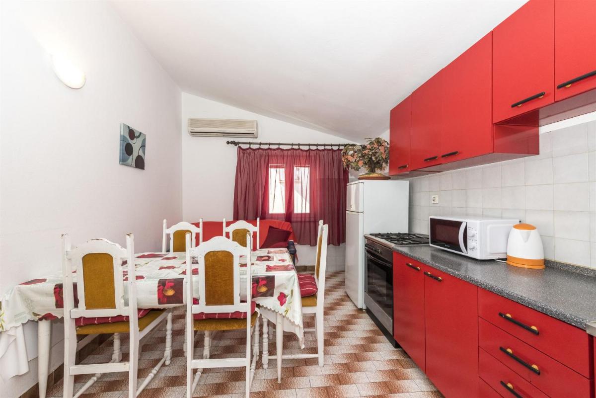 Apartments and Rooms Dragica - Housity