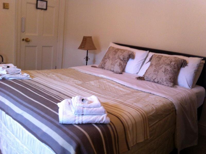 Carlingford House Town House Accommodation A91 TY06 - Housity