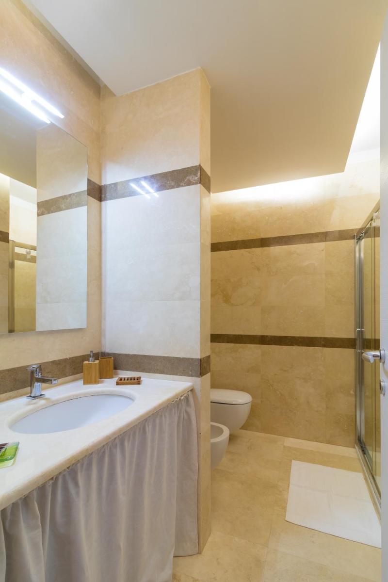 Elegant Flat at Municipio by Napoliapartments - Housity
