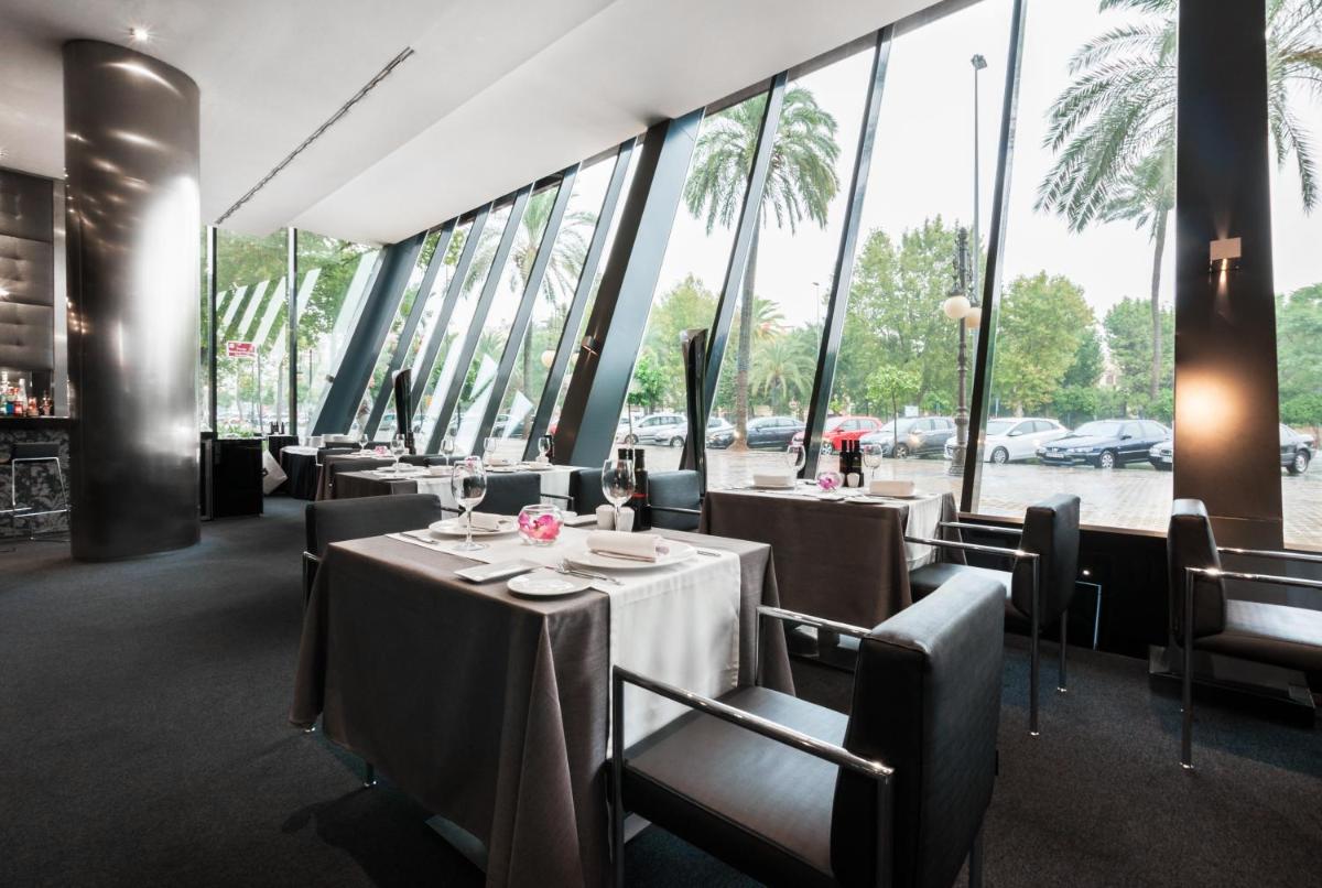 Un restaurante o sitio para comer en Eurostars Palace