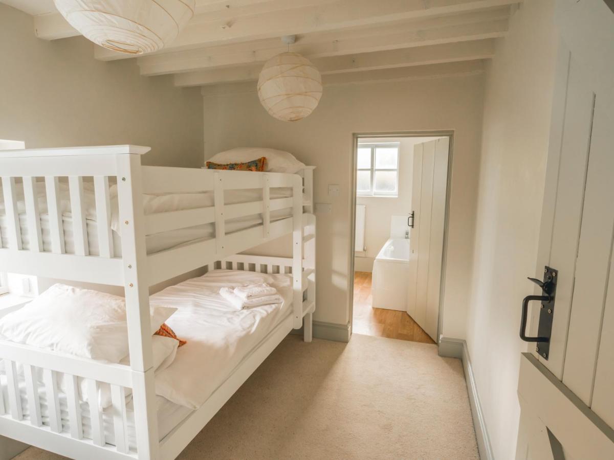 Holly Farm - Housity