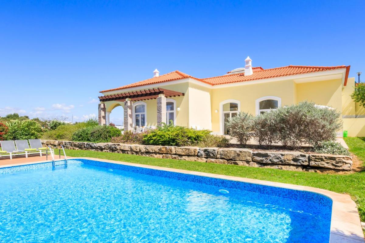 A piscina em ou perto de Eden Villas & Apartments