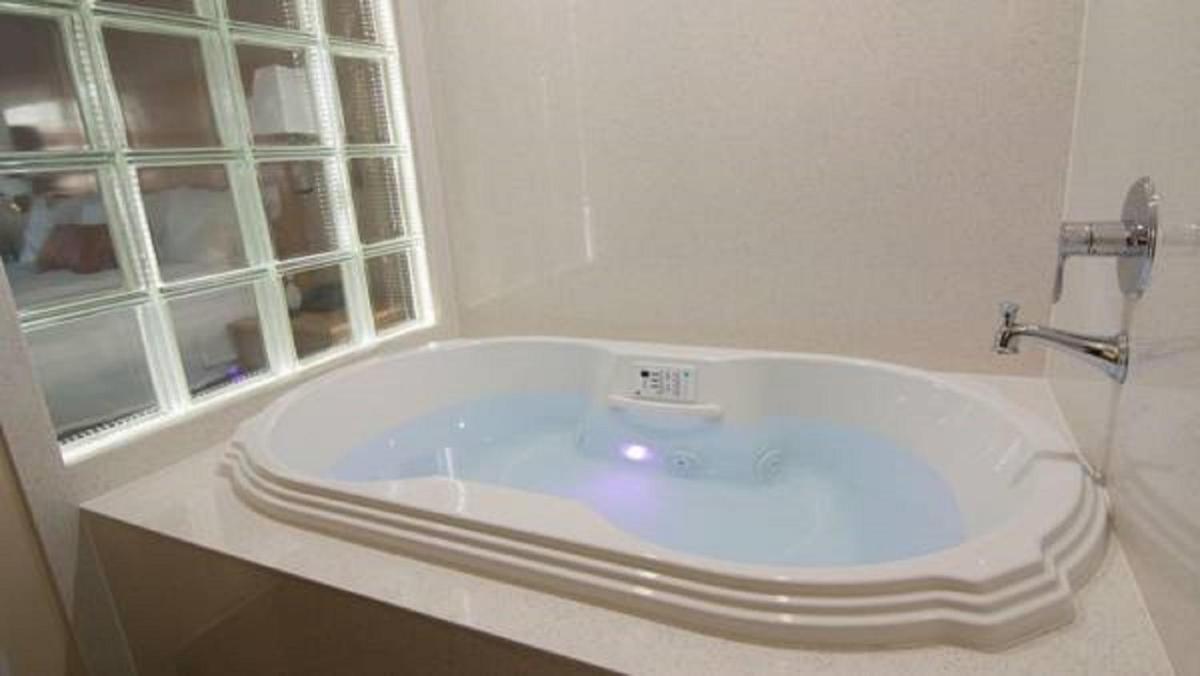 Regency Inn - Housity