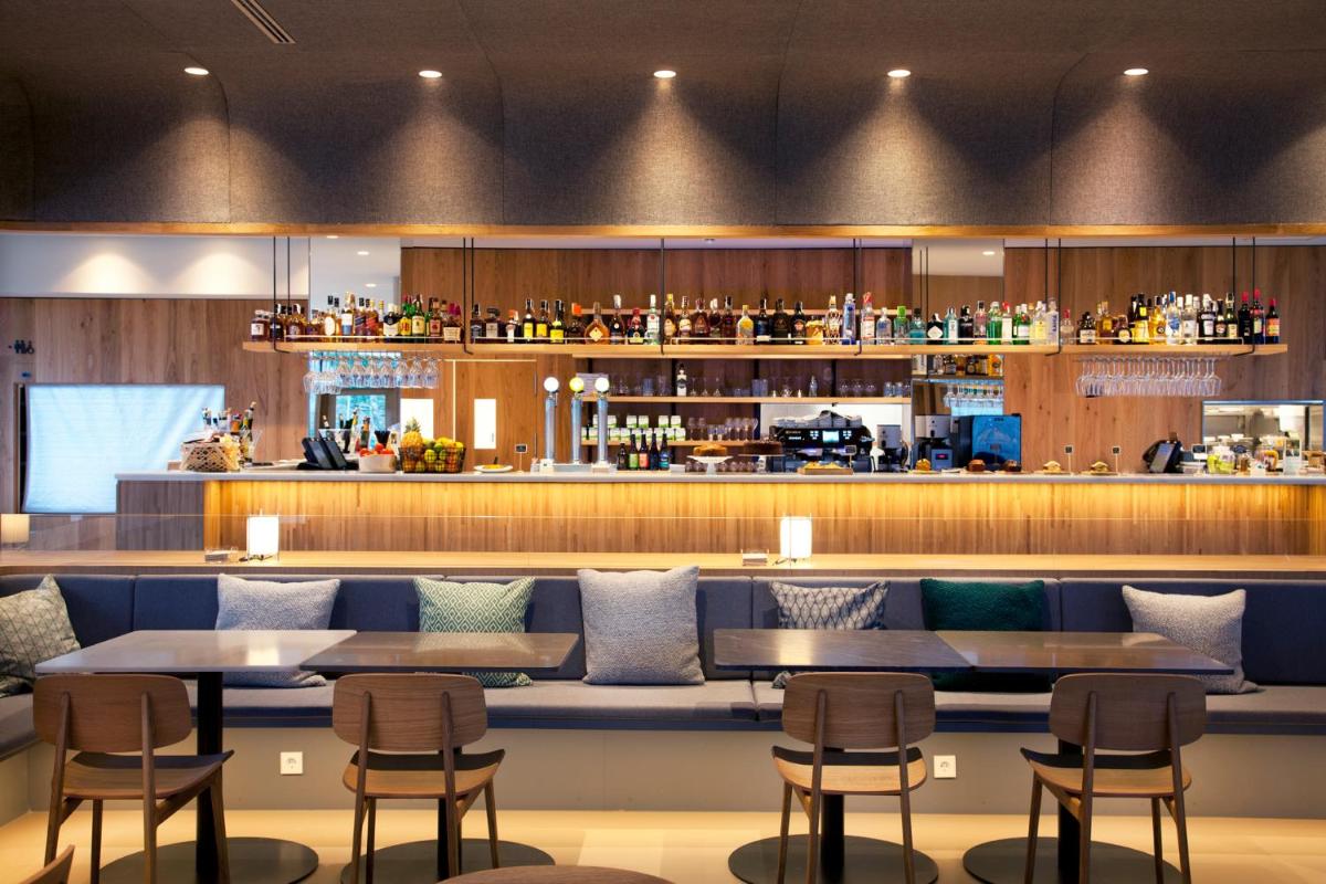 El salón o zona de bar de Hotel Arima & Spa - Small Luxury Hotels