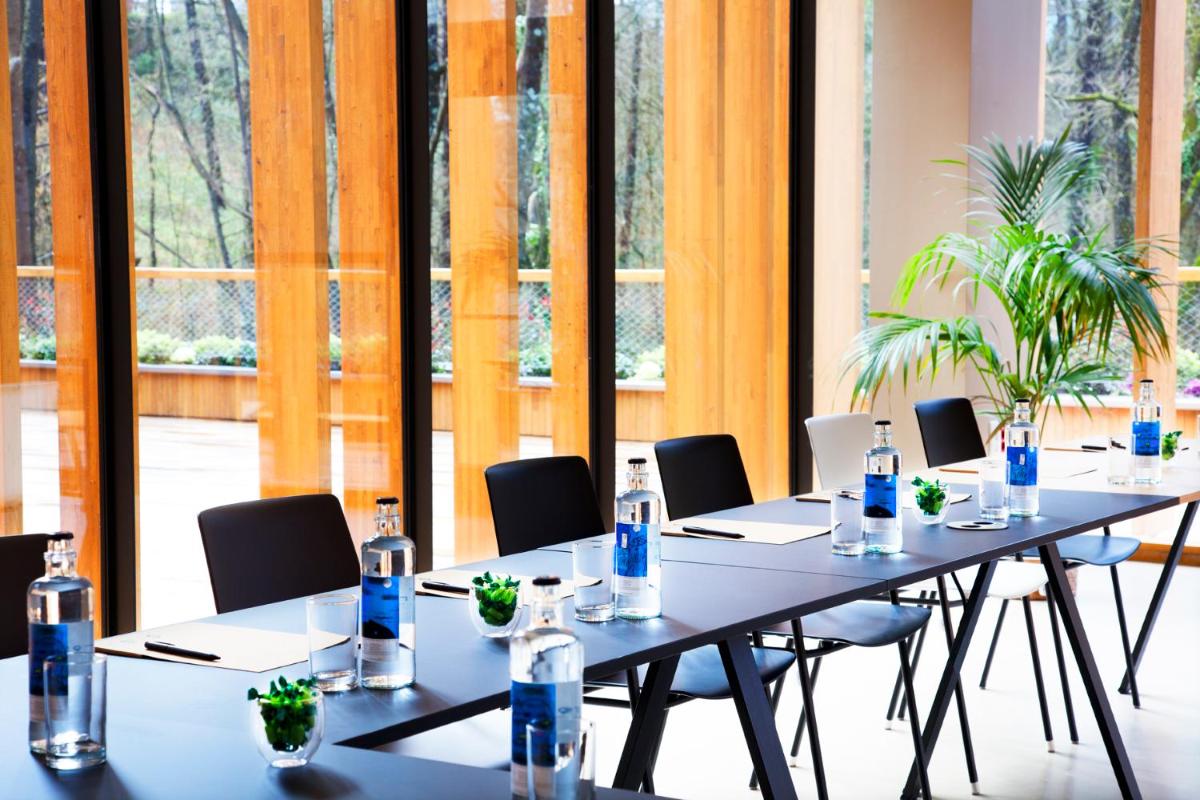 Un restaurante o sitio para comer en Hotel Arima & Spa - Small Luxury Hotels