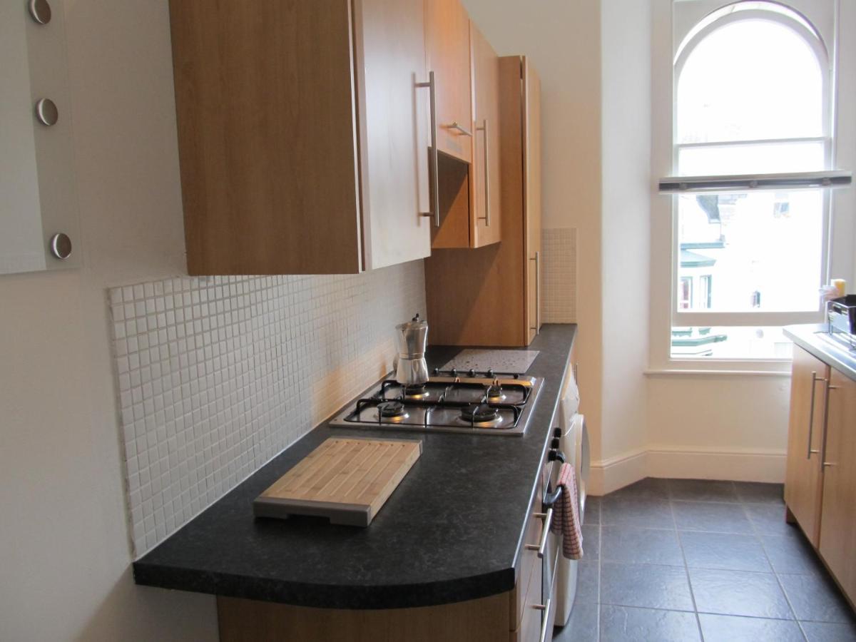 The Beatnik, Victorian townhouse apartment with parking - Housity