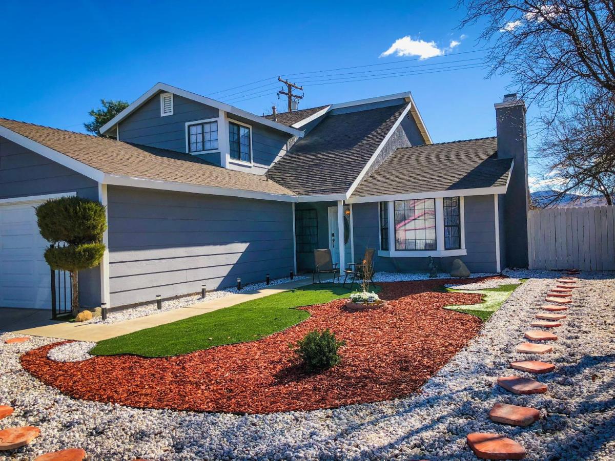 Private Room in a 4 Bedroom House in Palmdale - Housity