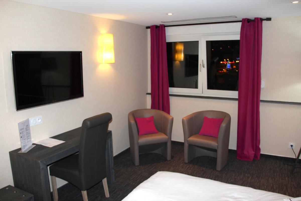 Télévision ou salle de divertissement dans l'établissement Hotel de la Jamagne & Spa
