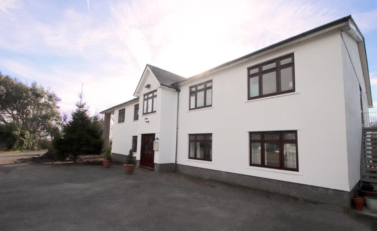 Vale Park Hotel - Housity