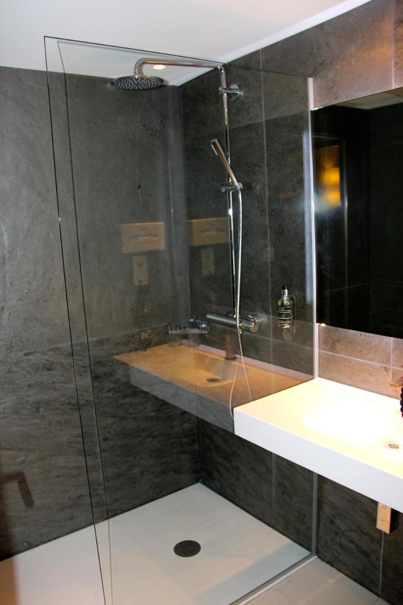 Salle de bains dans l'établissement Hotel de la Jamagne & Spa