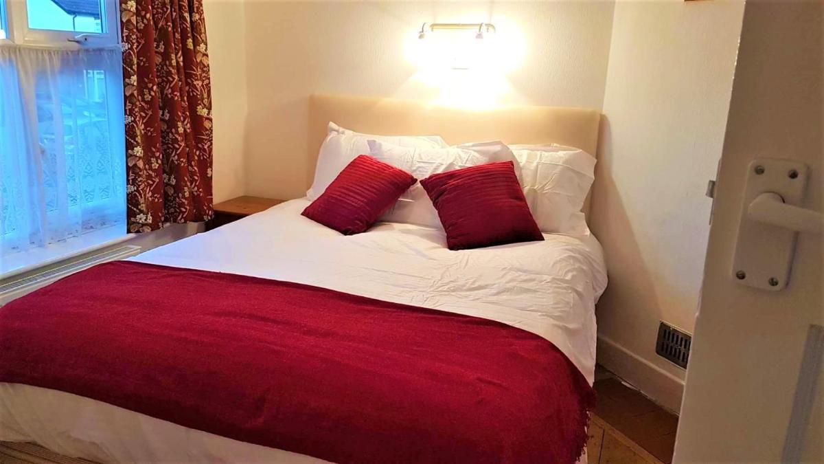 Large Cosy House Ideal for Corporate Lets - Housity