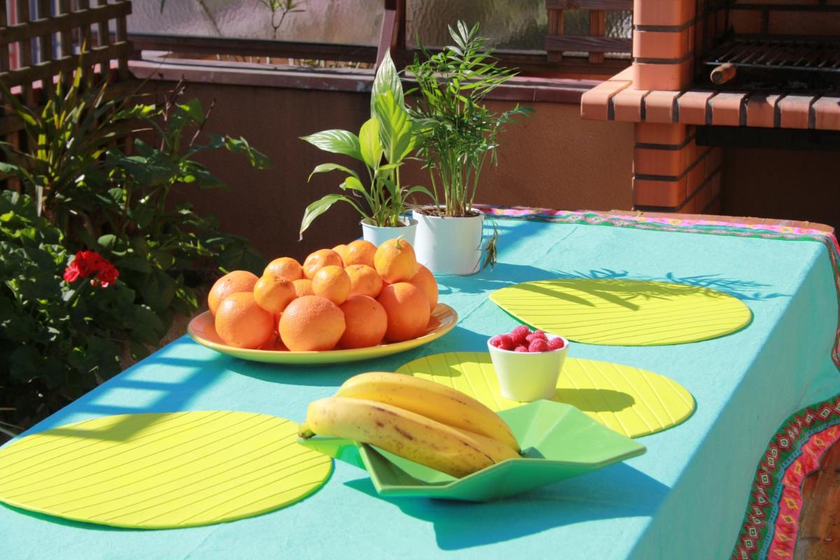 Cozy Apartment with Terrace, Air Cond, Free Parking - Housity