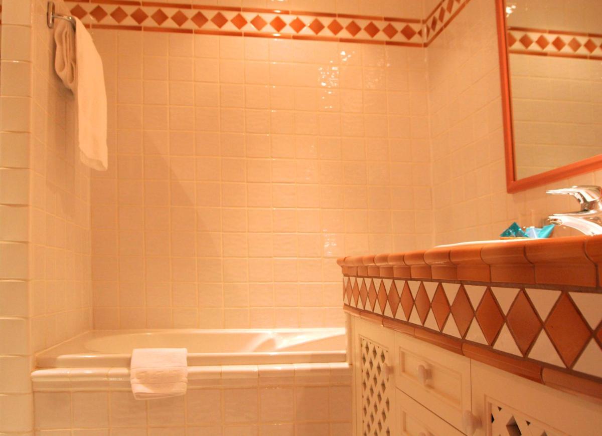 Salle de bains dans l'établissement Le Domaine de Falgos Golf & Spa