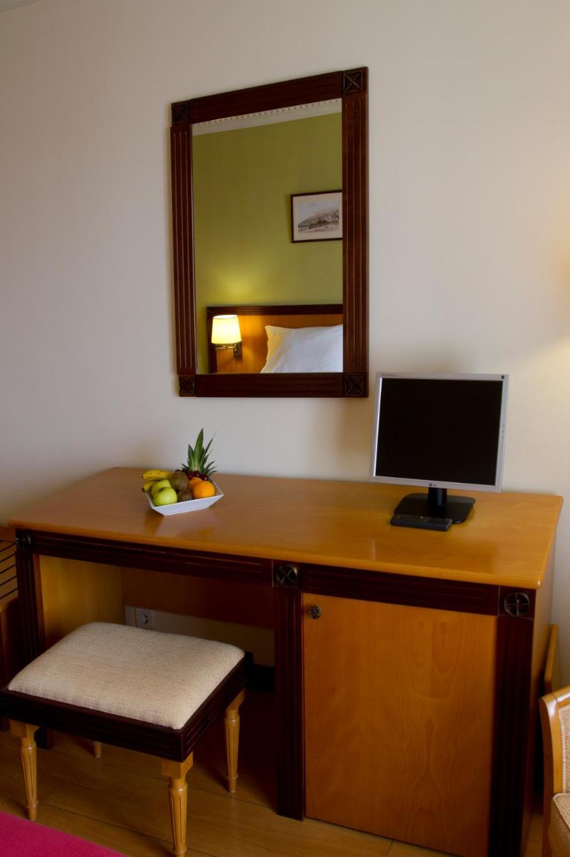 Uma televisão e/ou sistema de entretenimento em Hotel Quinta Bela S Tiago