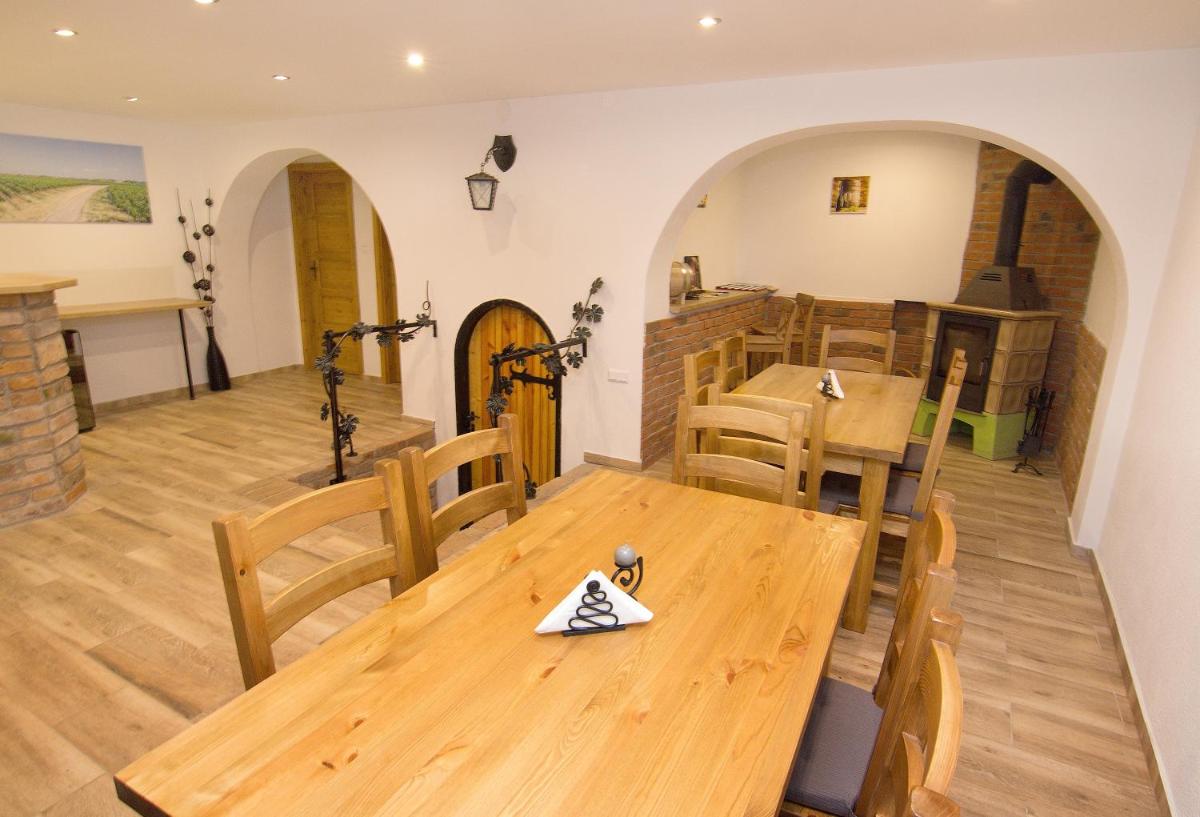 Vinný sklep a ubytování u Rebendů - Housity