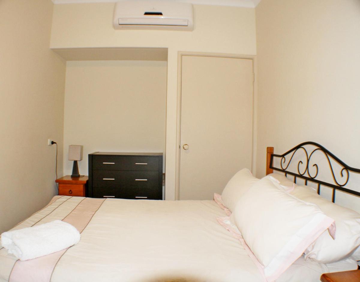 Geraldton Luxury Retreat 2 with free Streaming - Housity