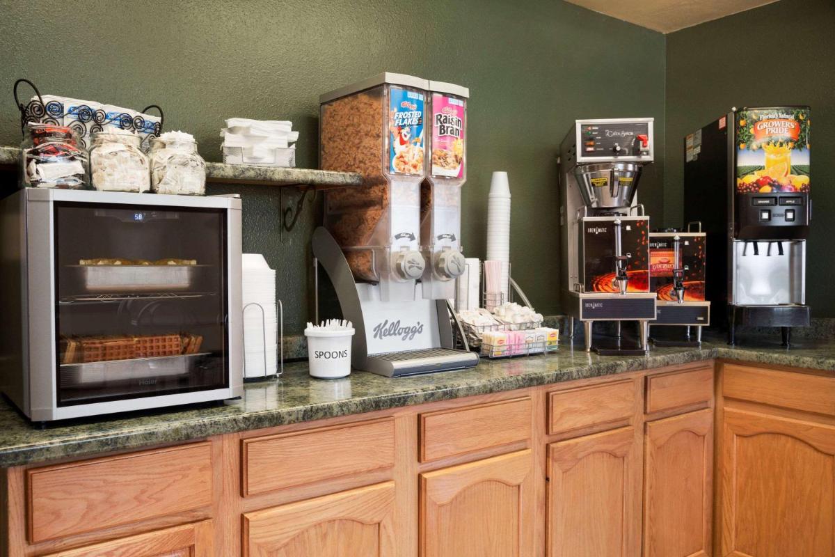 Super 8 by Wyndham Coeur d'Alene - Housity