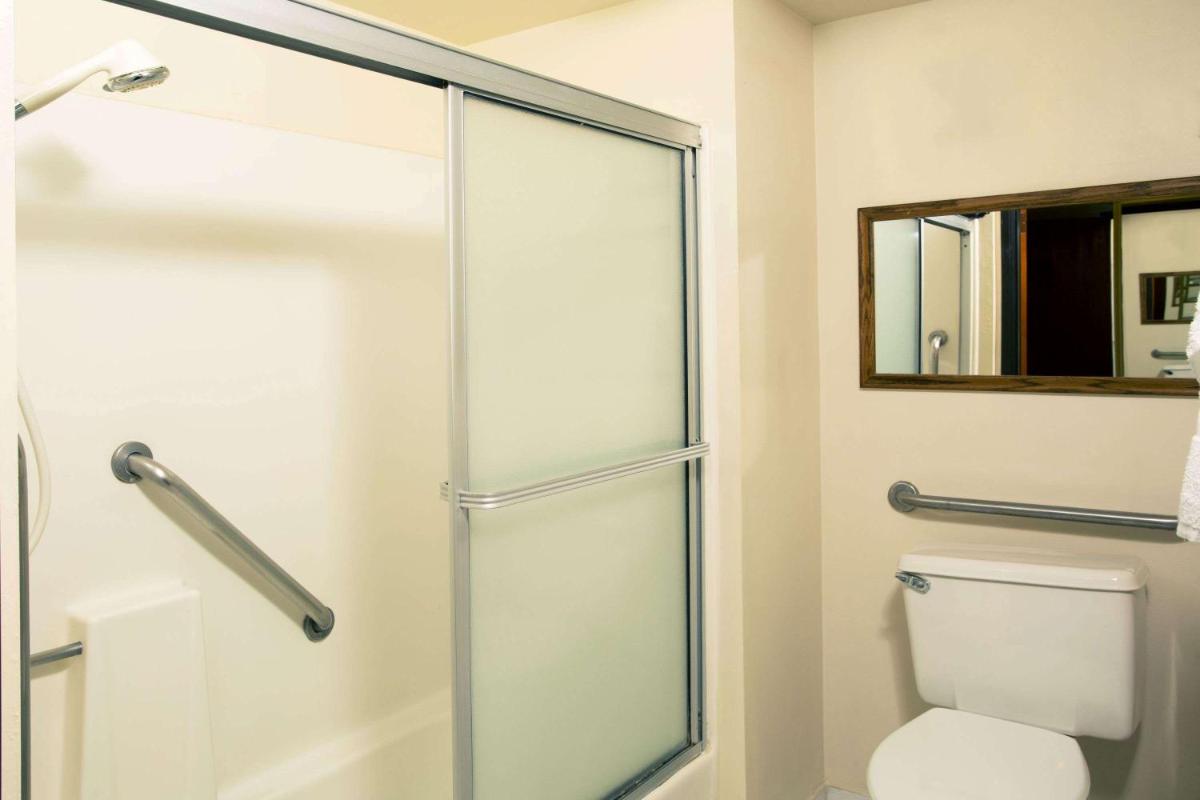 Travelodge by Wyndham Ocean Front - Housity