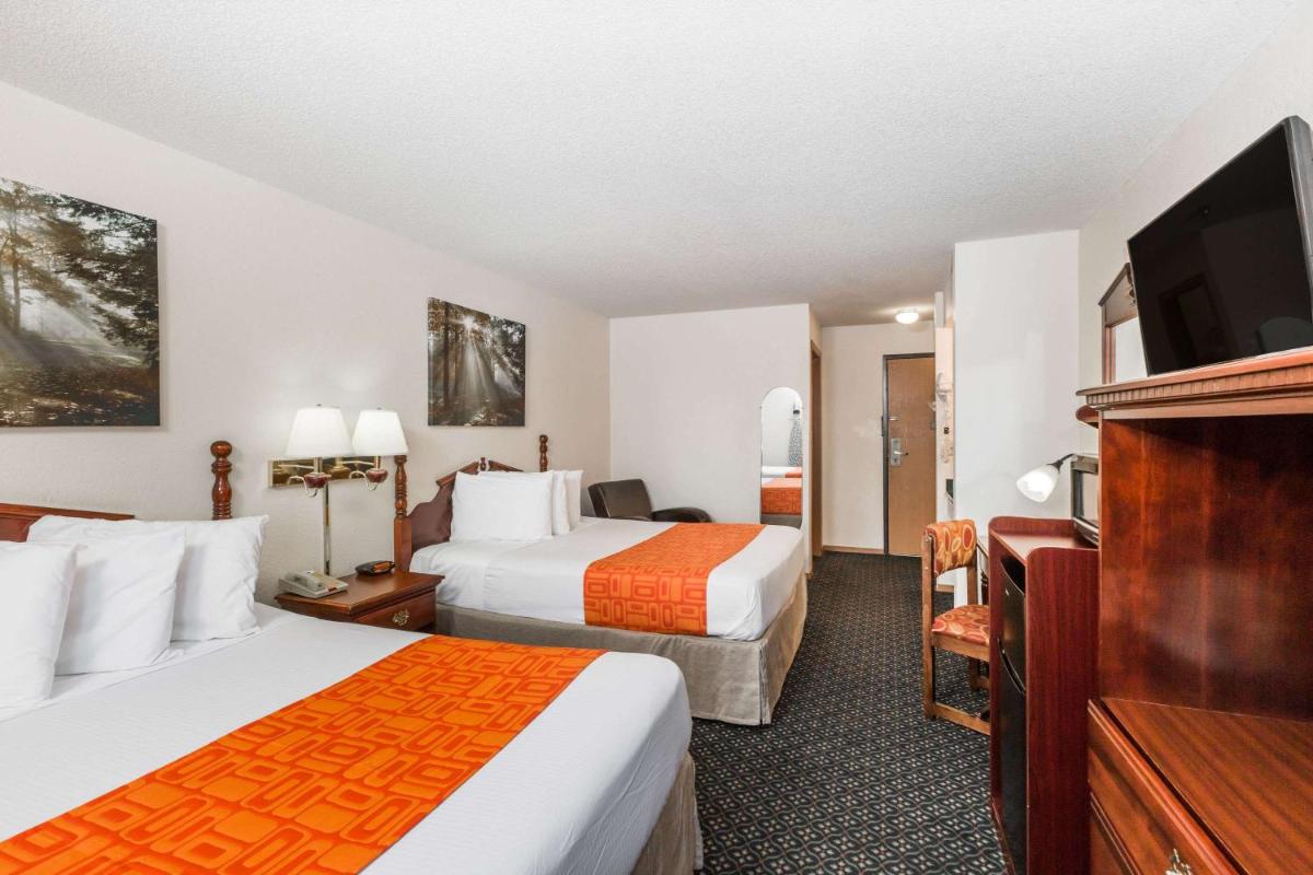 Howard Johnson by Wyndham Wichita Airport - Housity
