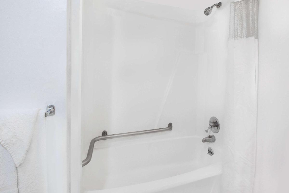 Knights Inn - Battle Creek - Housity