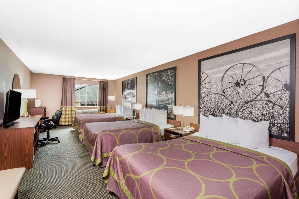 Super 8 by Wyndham Winfield-Quail Ridge Area - Housity