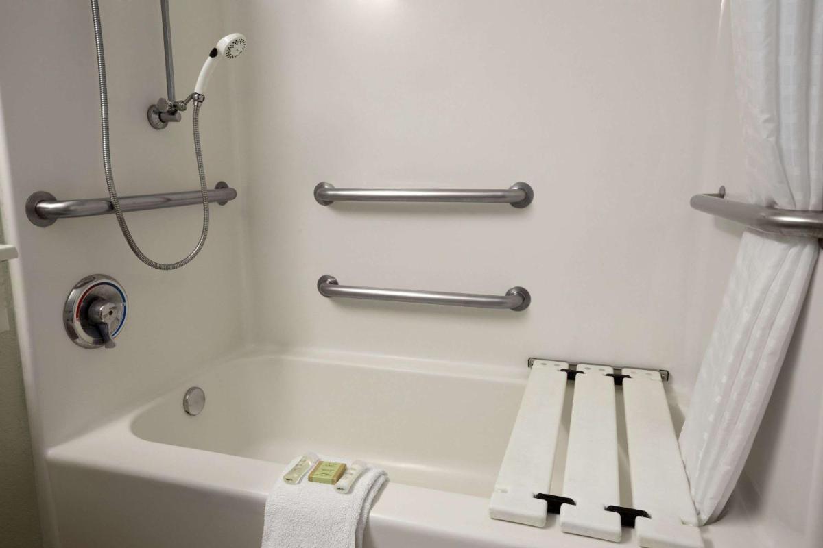 Super 8 by Wyndham South Padre Island - Housity