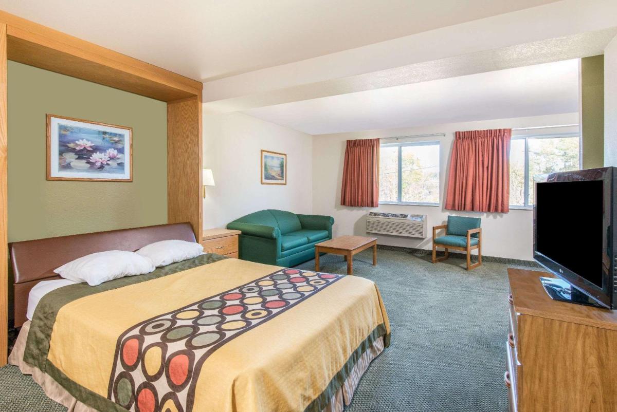 Super 8 by Wyndham West Middlesex/Sharon Area - Housity