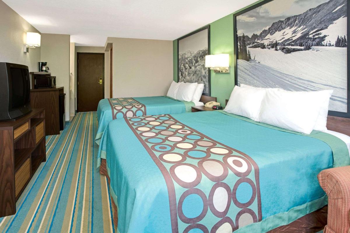 Super 8 by Wyndham Denver Stapleton - Housity