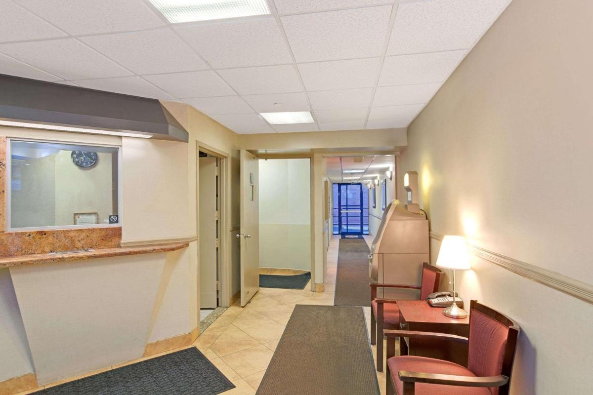 Super 8 by Wyndham Long Island City LGA Hotel - Housity