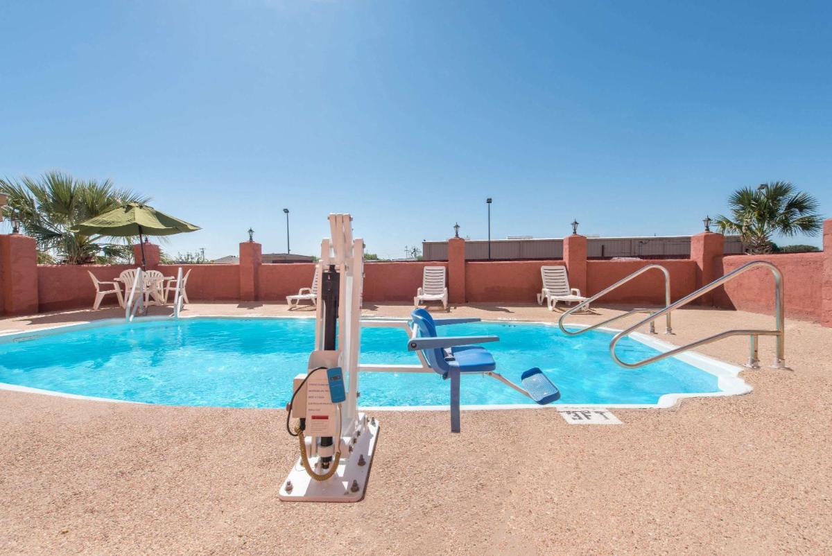 Super 8 by Wyndham Abilene South - Housity