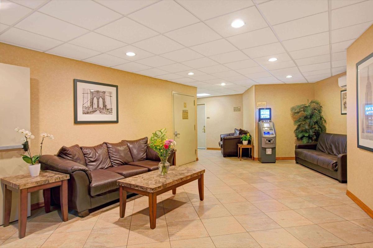 West Farms Hotel - Housity