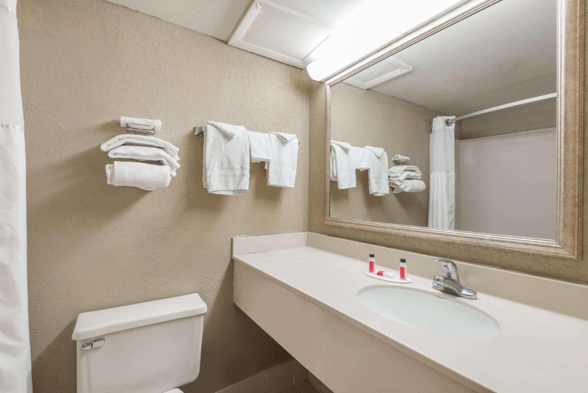 Super 8 by Wyndham Miamisburg Dayton S Area OH - Housity