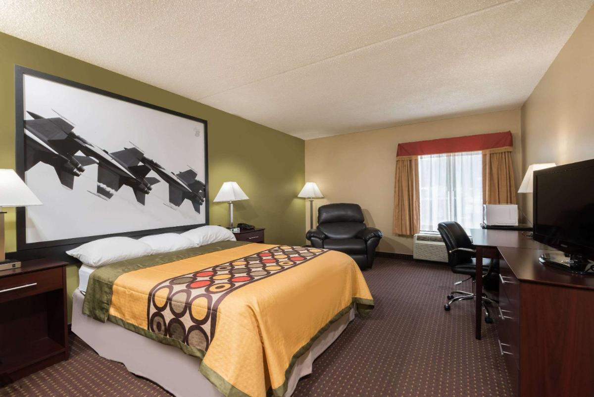 Suitetrails - Super 8 by Wyndham Miamisburg Dayton S Area OH