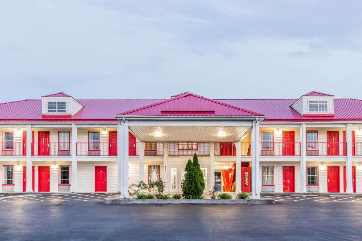 Super 8 by Wyndham Clinton TN - Housity