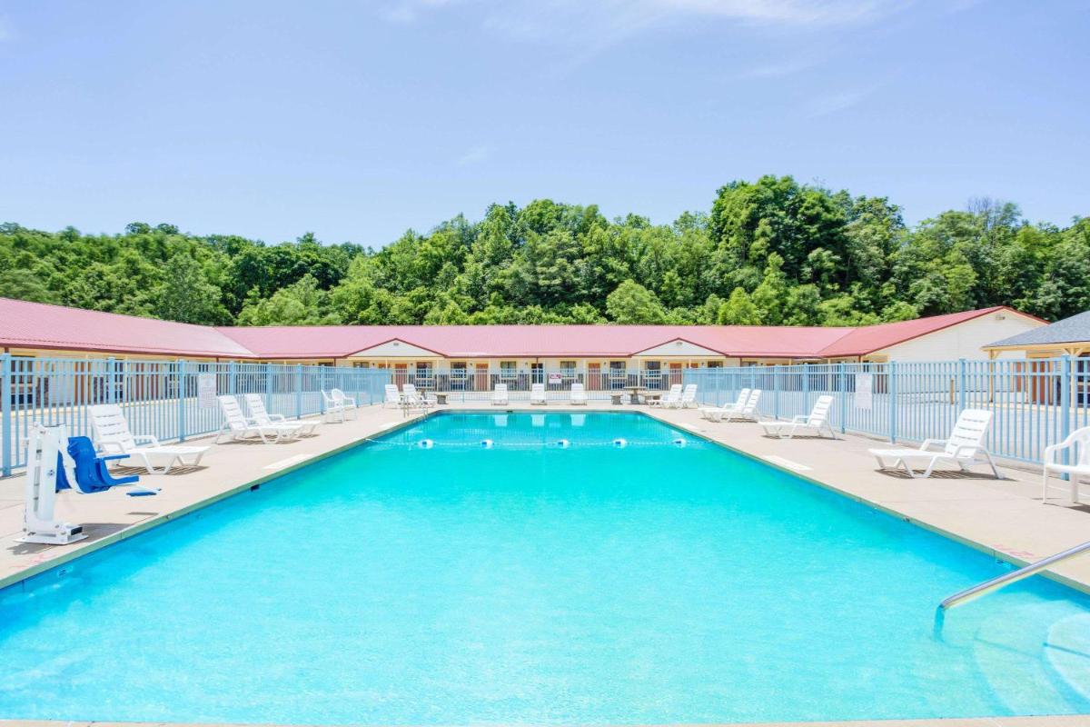 Travelodge by Wyndham Parkersburg - Housity
