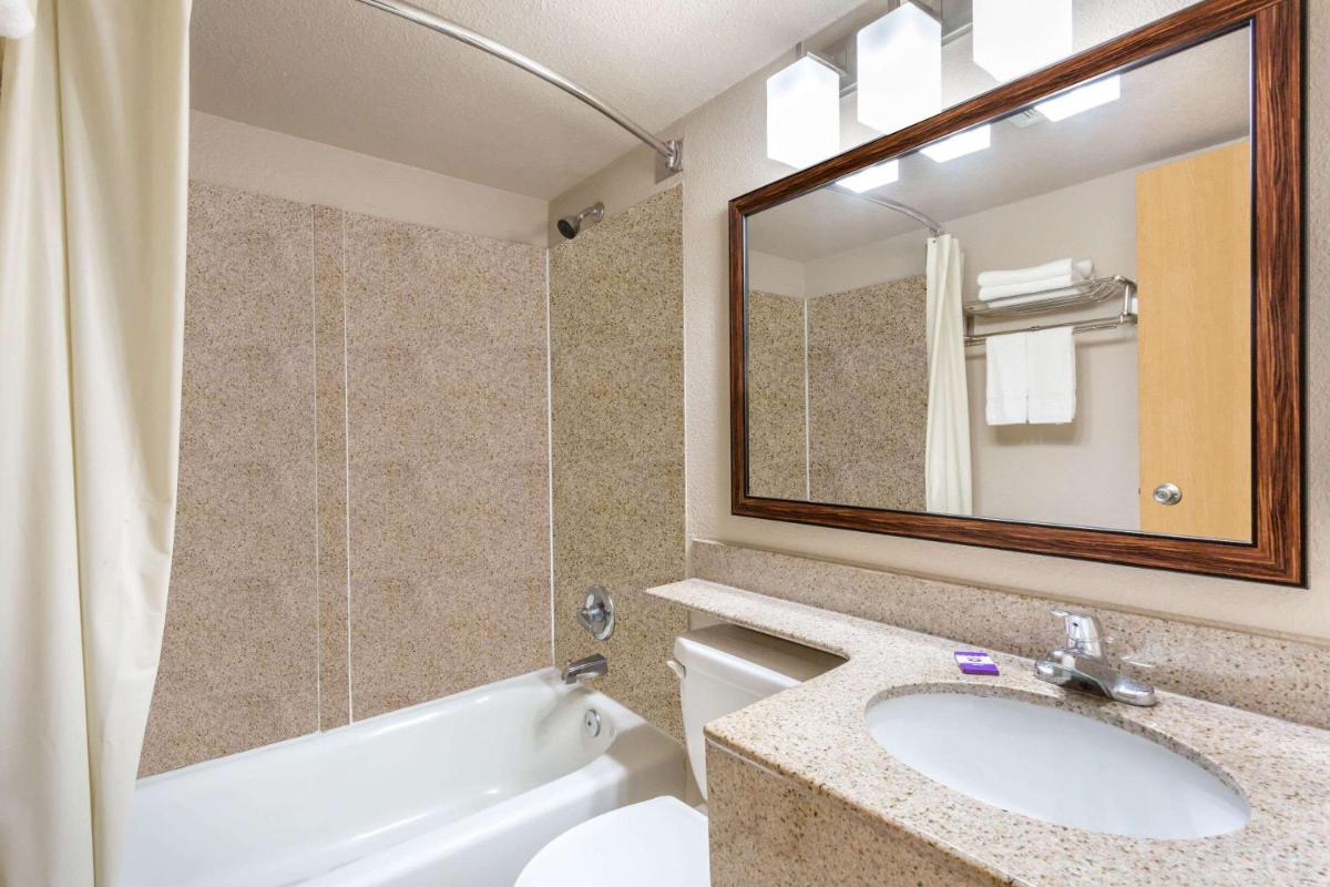 Breeze Inn & Suites, Virginia Beach - Housity