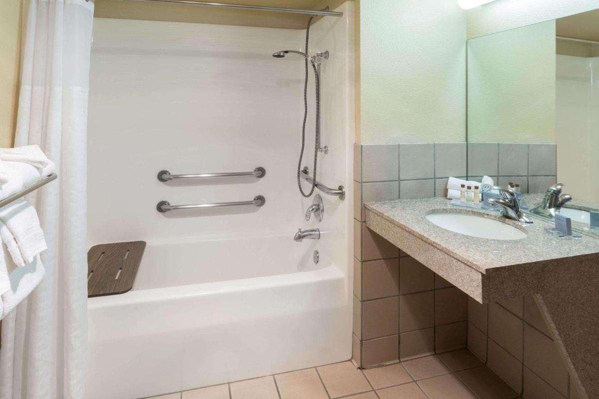 Hawthorn Suites by Wyndham Napa Valley - Housity