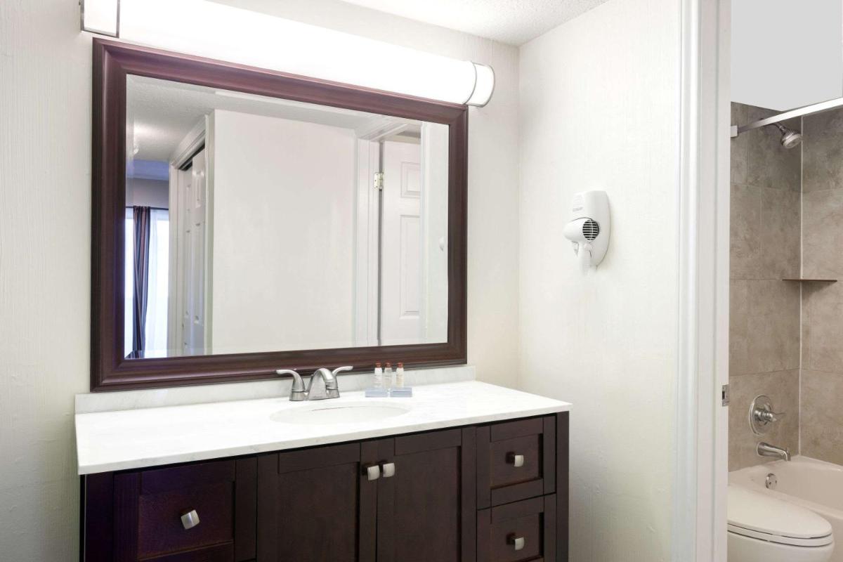 Hawthorn Suites Dallas Love Field - Housity